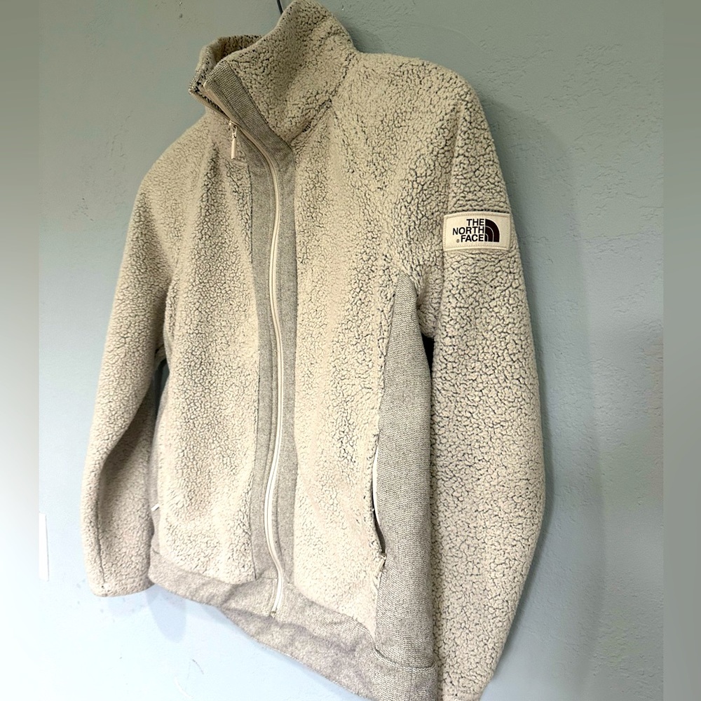 The North Face 100% Polyester/FauxFurs Fleece Jacket Size Medium
